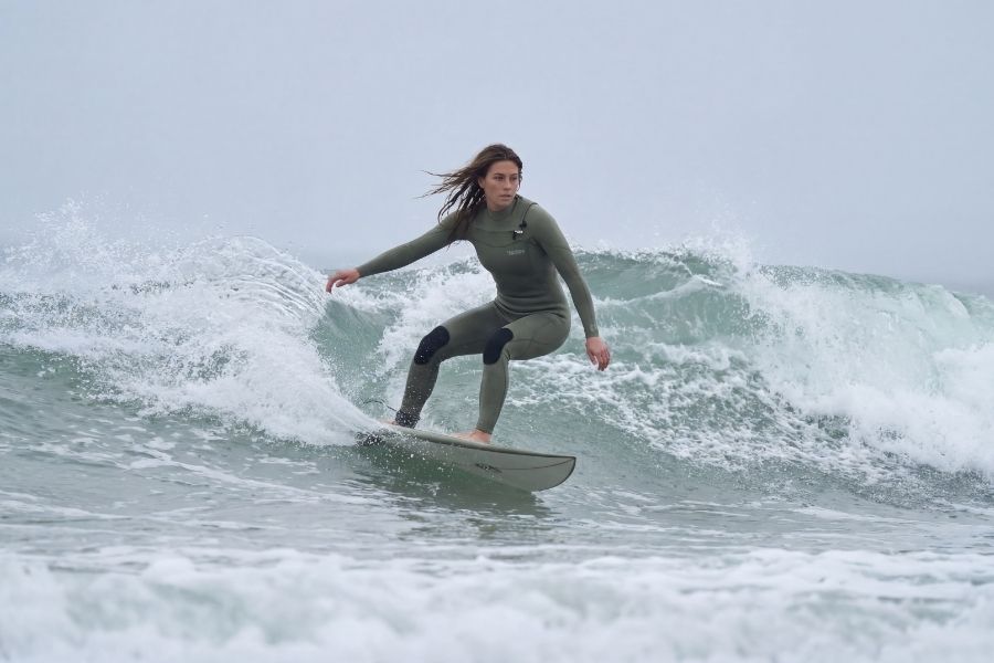 How Do Surfers Stay Warm in Cold Water? Expert Tips Revealed